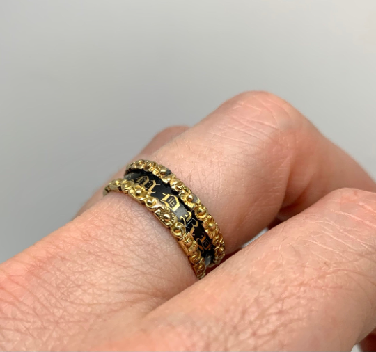 Victorian Enamel 18ct Yellow Gold Mourning Band Ring - 1889 - Image 5