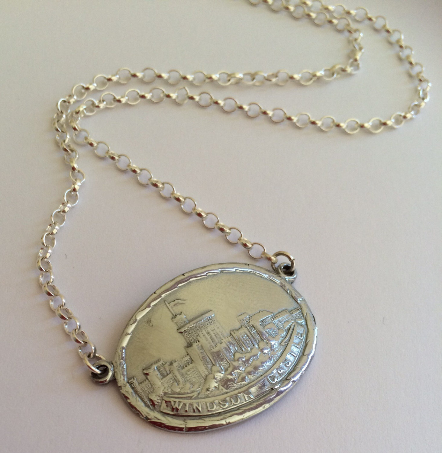 Sterling Silver Windsor Castle Souvenir Necklace - London 1945 - Image 4