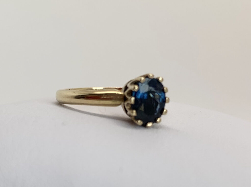 Victorian Sapphire 18ct Yellow Gold Ring Antique Solitaire
