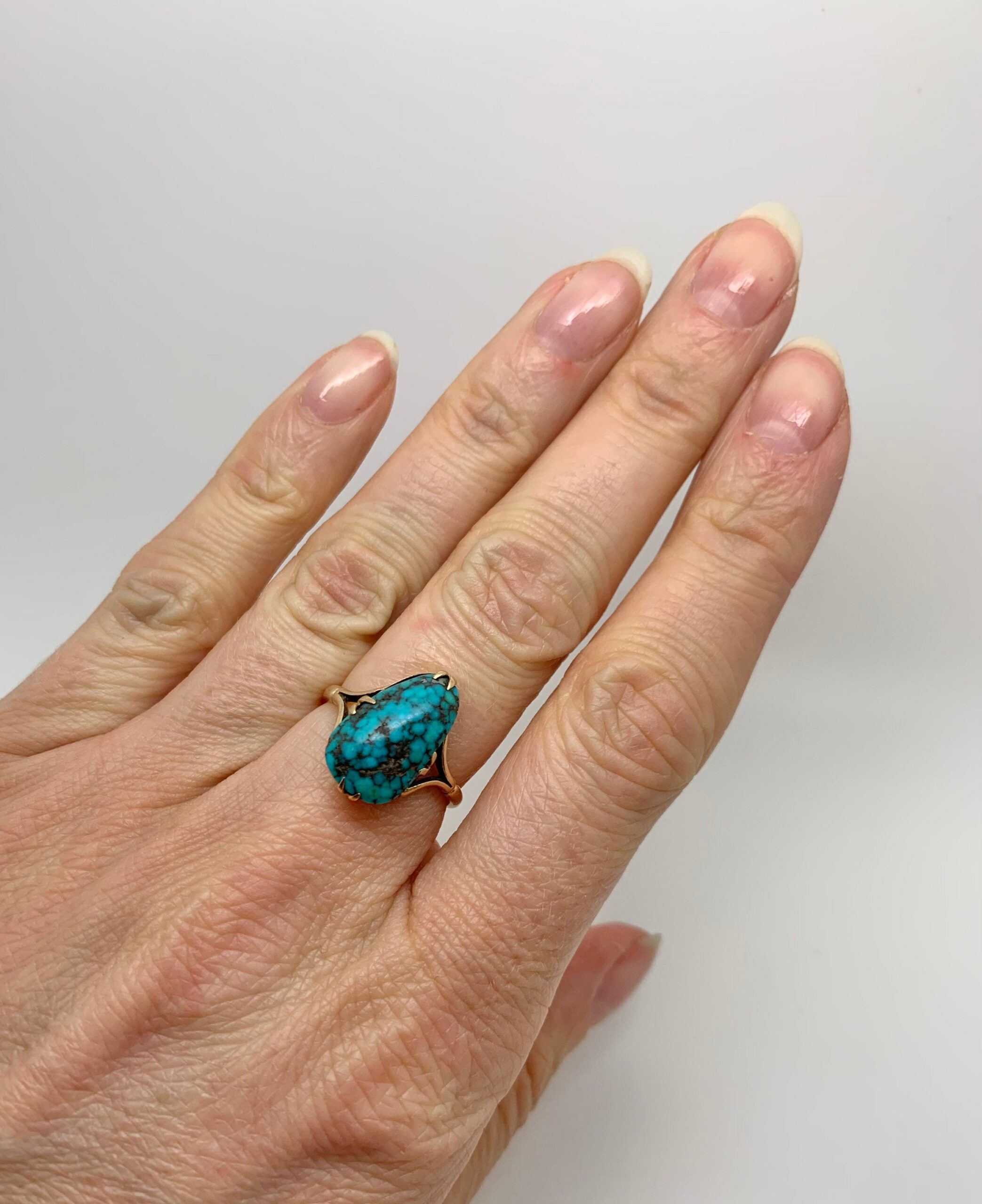 Arts and Crafts Turquoise Matrix 9ct Yellow Gold Ring c.1900 - Image 2