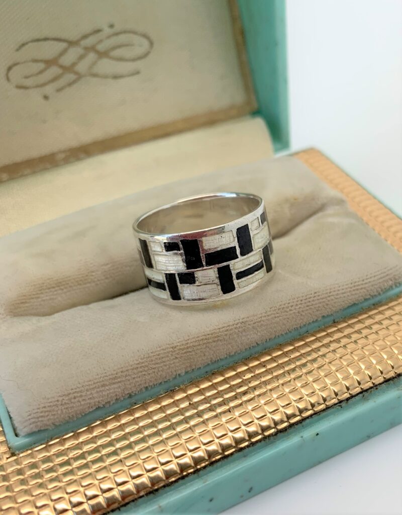 Vintage 1950s Monochrome Enamel Siam Silver Band Ring