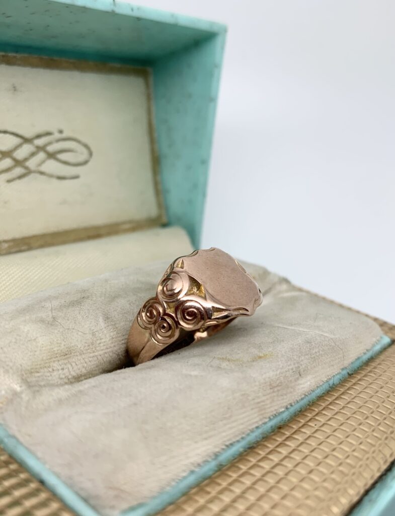 Antique Edwardian 9ct Rose Gold Shield Signet Ring