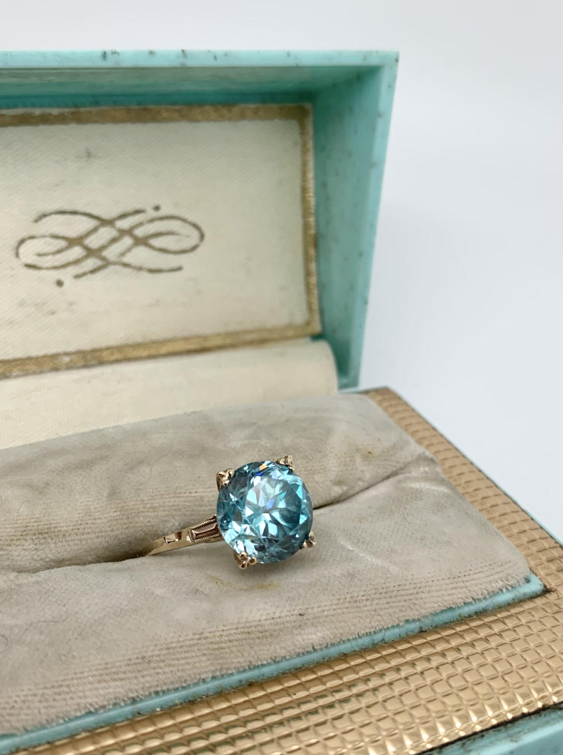 00769 Antique Art Deco Natural Blue Zircon Rose Gold Solitaire Ring 1920s