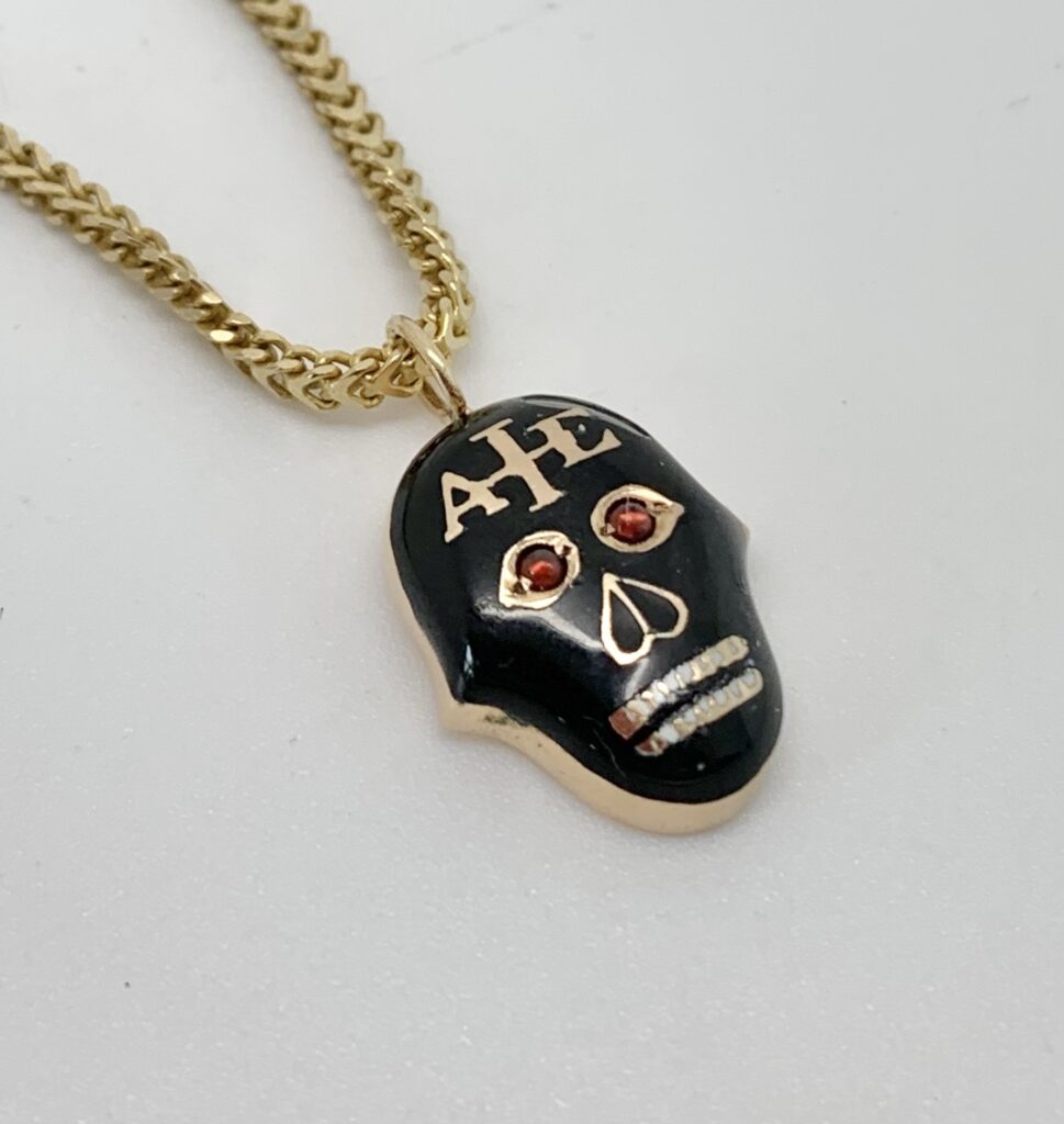 00825 AEI Memento Mori Black Enamel Ruby Skulls Head Gold Fraternity Charm Pendant Antique