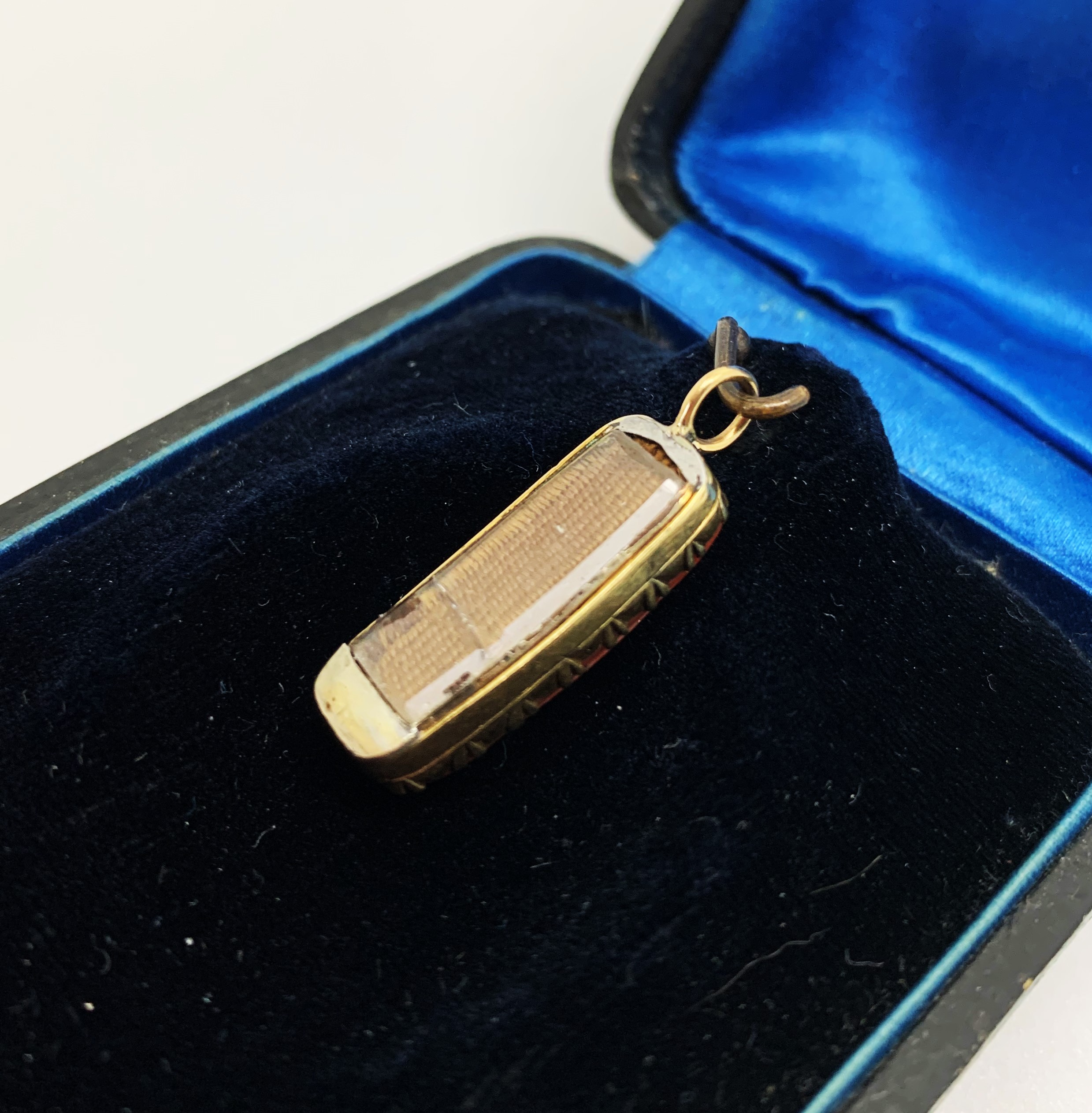 Georgian Facetted Coral Gold Mourning Charm Pendant c.1800s - Image 4