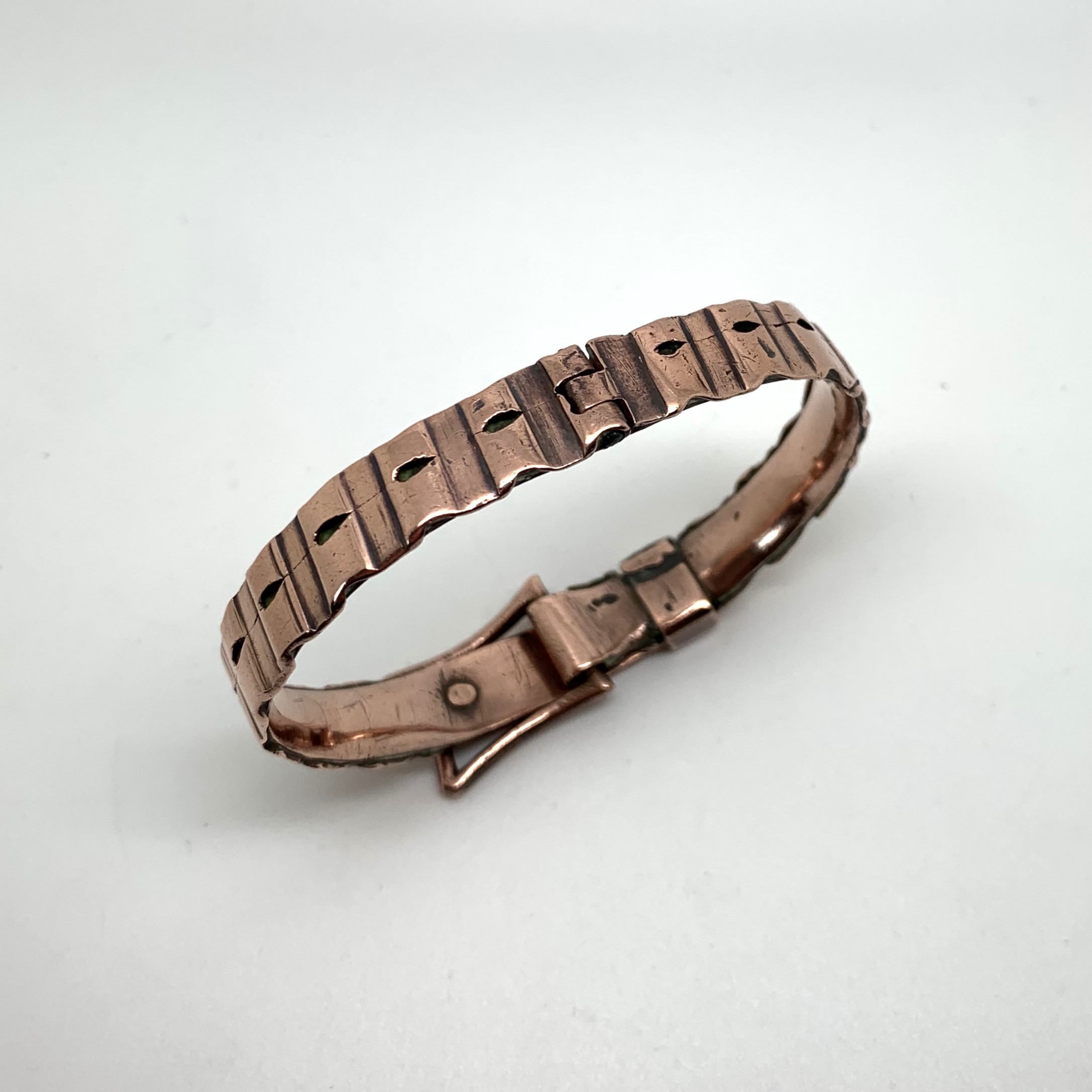 01117 Antique Copper WWI Trench Art Sweetheart Shell Buckle Bracelet