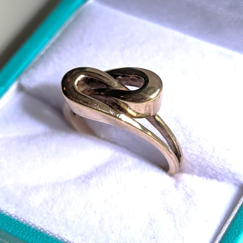 Vintage 9ct Yellow Gold Cross Over Ring 1970s