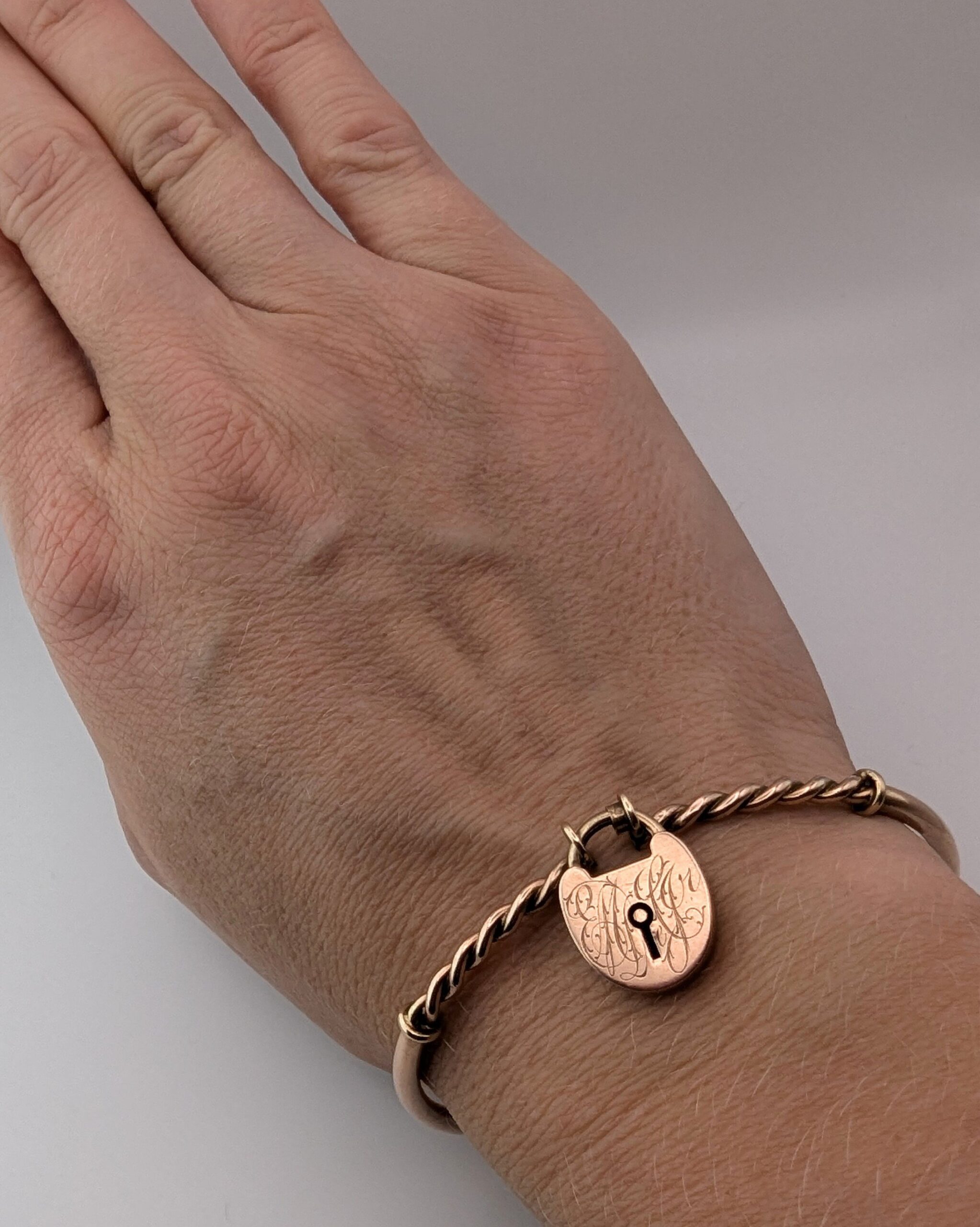 Victorian 9ct Rose Gold Sweetheart Rope Padlock Bangle c.1890s - Image 4
