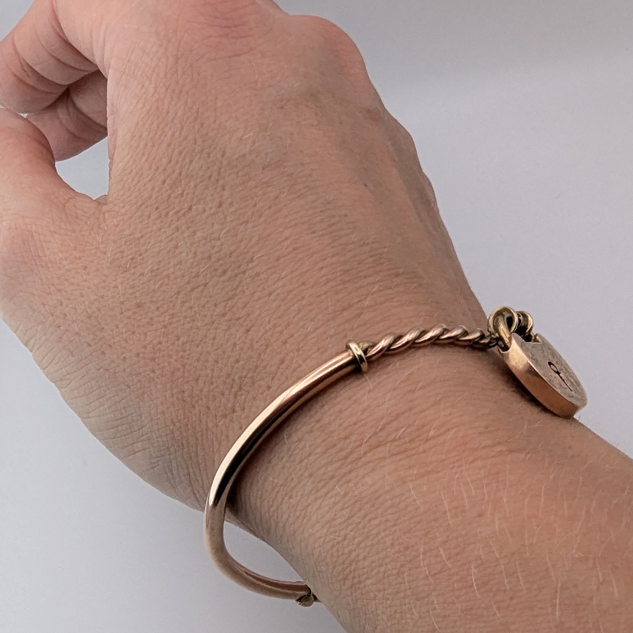 Victorian 9ct Rose Gold Sweetheart Rope Padlock Bangle c.1890s - Image 5